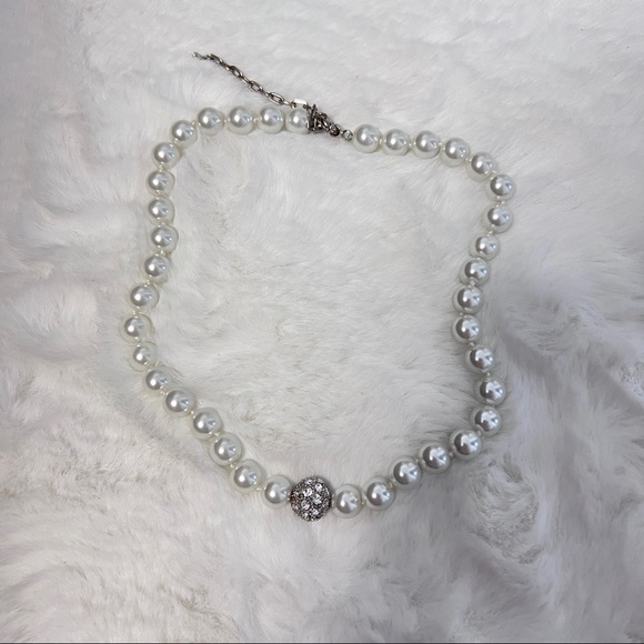 Pearl Necklace - Picture 2 of 3
